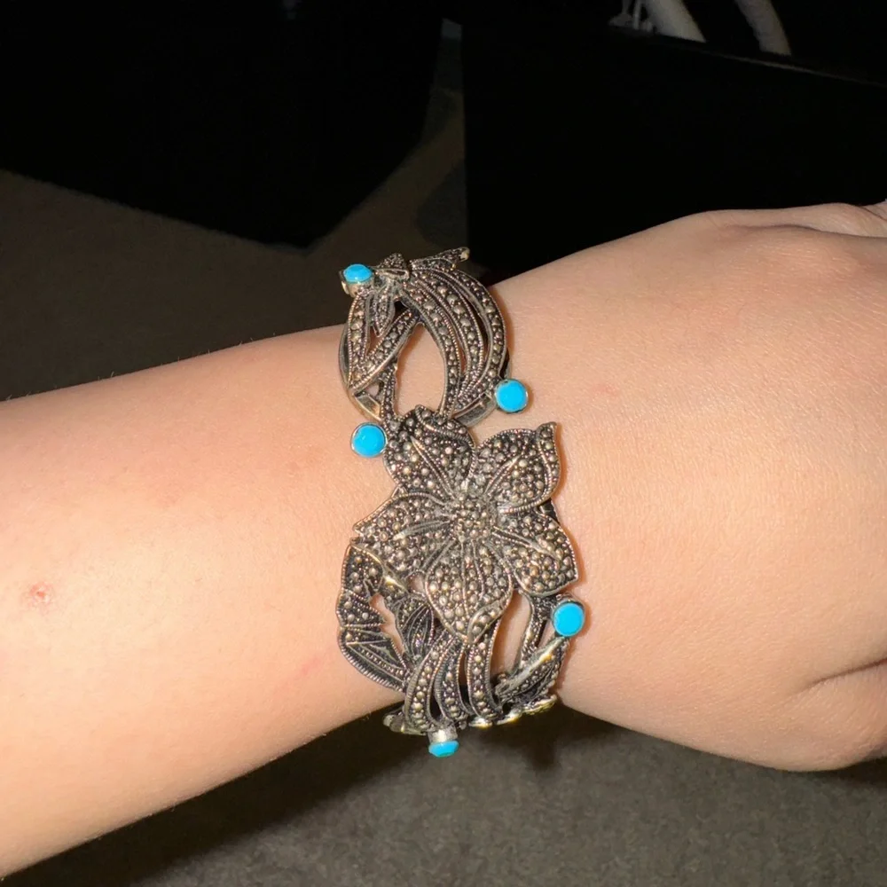 Large Jewelry Set - Picture 6 of 11